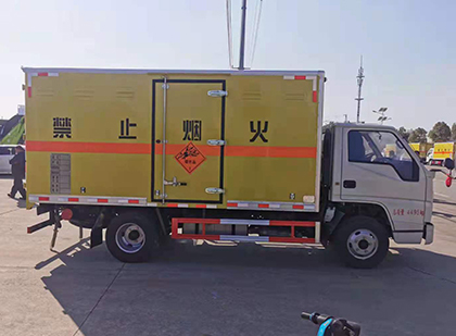 汉阳爆破器材运输车工人安全操作规范与智能技术保障
